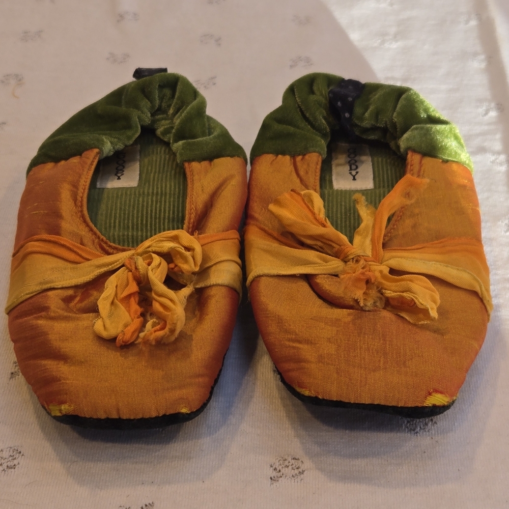 Goody Orange Silk and Green Velvet Girl's Slippers Child Medium - Picture 2 of 6